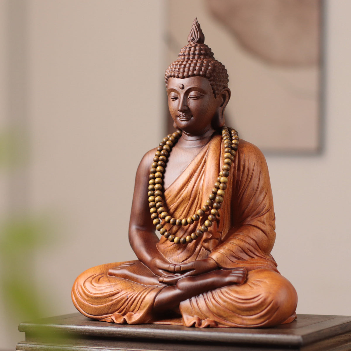 Brown & Gold Meditation Buddha in Padauk Wood — Product photo 8