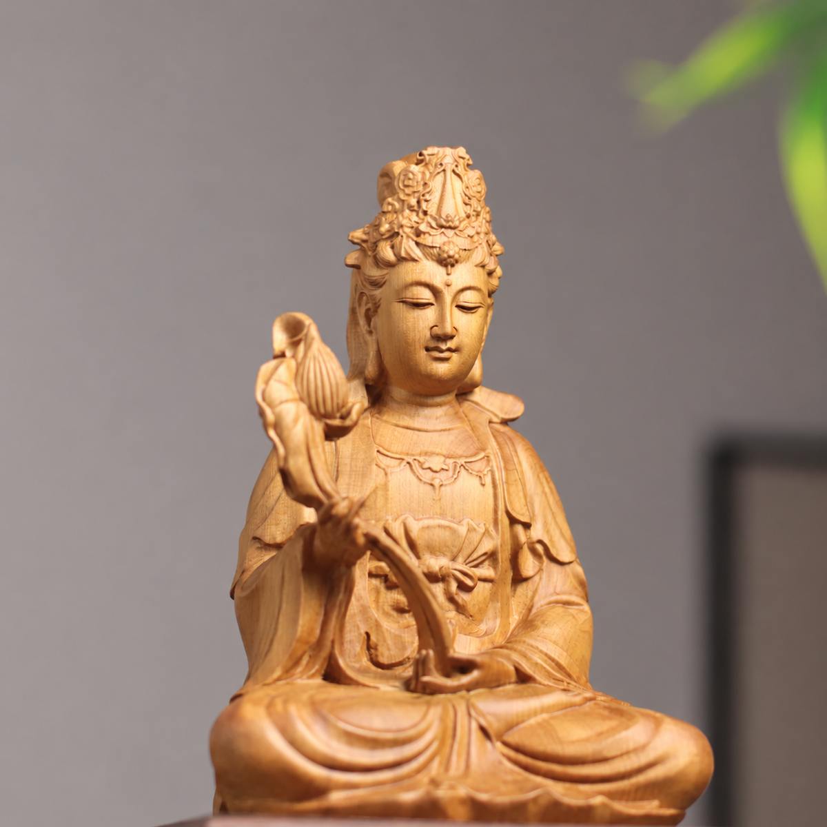 Mahasthamaprapta Lotus Statue in Cypress Wood — Product photo 1