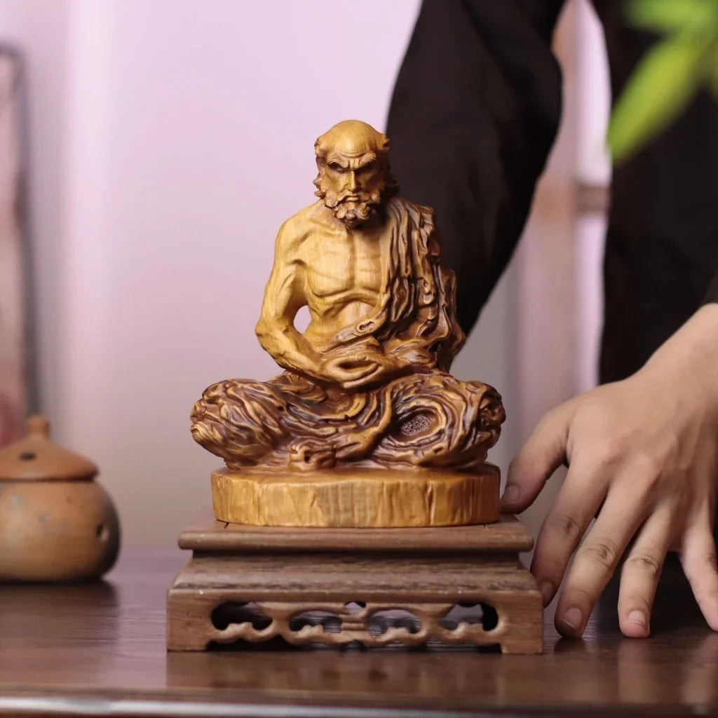 Meditating Bodhidharma Statue in Cypress Wood — Product photo 2