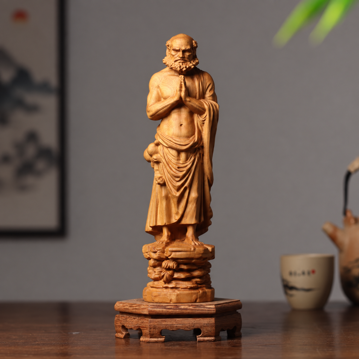 Praying Bodhidharma Statue in Cypress Wood — Product photo 2