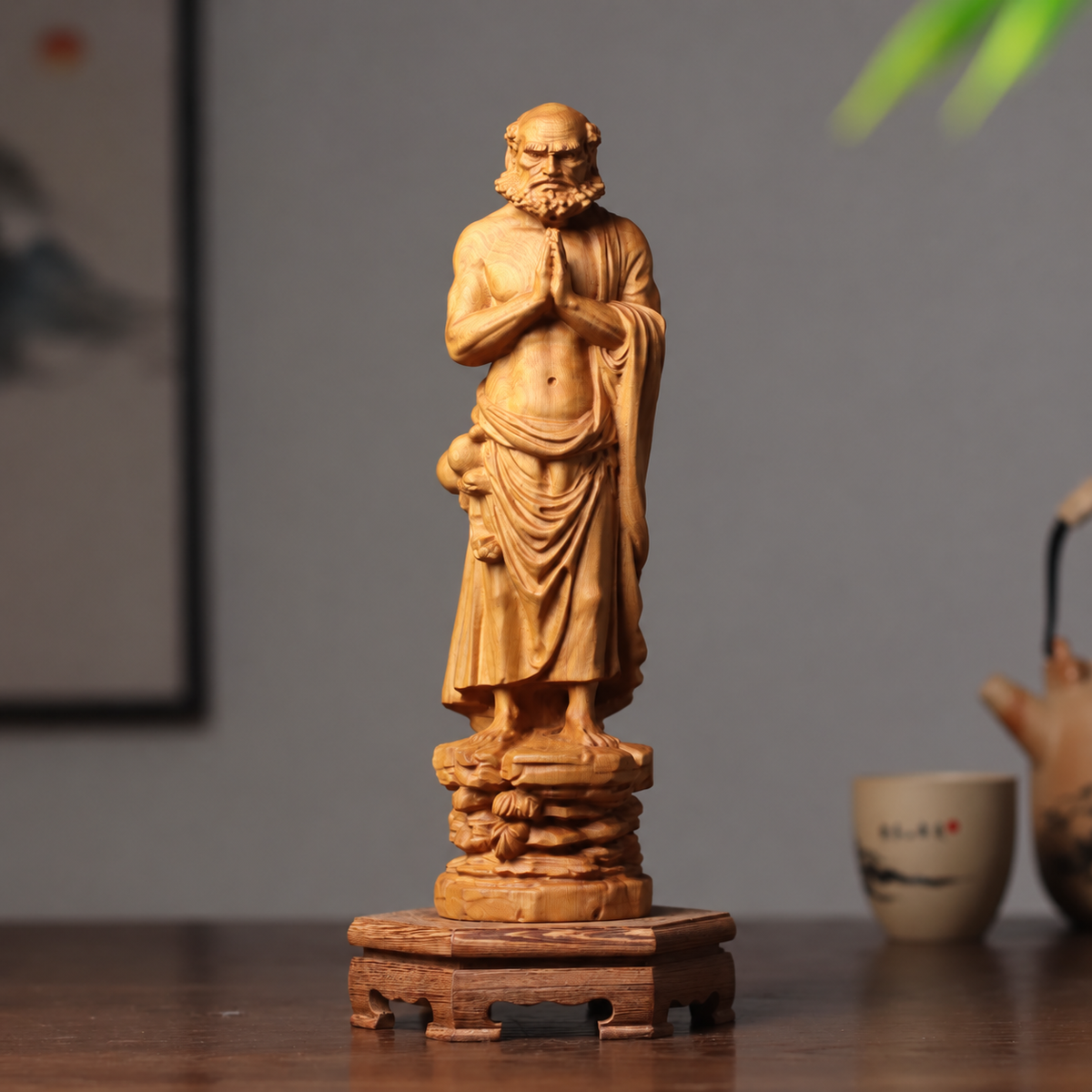 Praying Bodhidharma Statue in Cypress Wood — Product photo 3