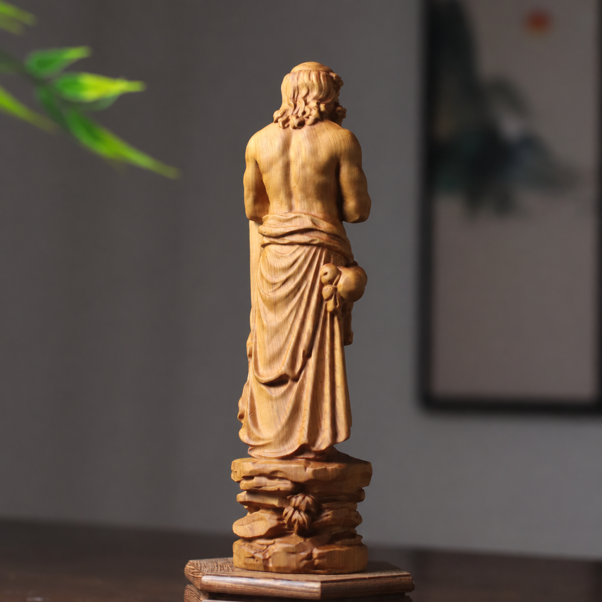 Praying Bodhidharma Statue in Cypress Wood — Product photo 5