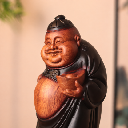 Smiling Prosperity Figure with Ingot in Solid Wood — Product photo 4