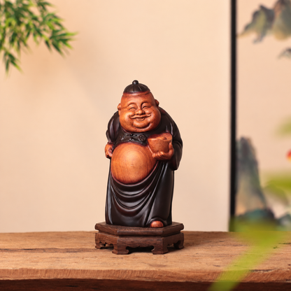 Smiling Prosperity Figure with Ingot in Solid Wood — Product photo 2