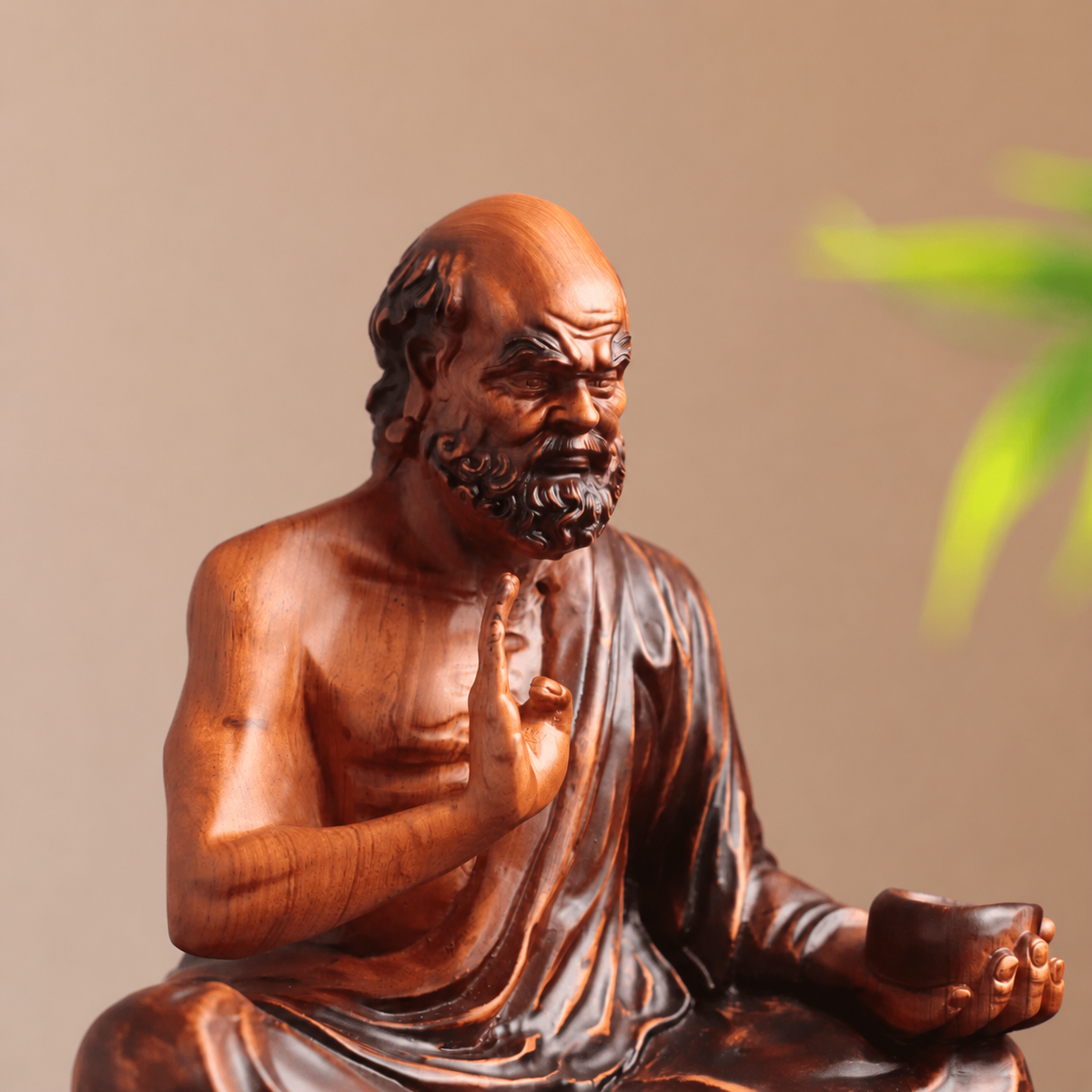 Large Meditating Bodhidharma Statue in Padauk Wood — Product photo 2