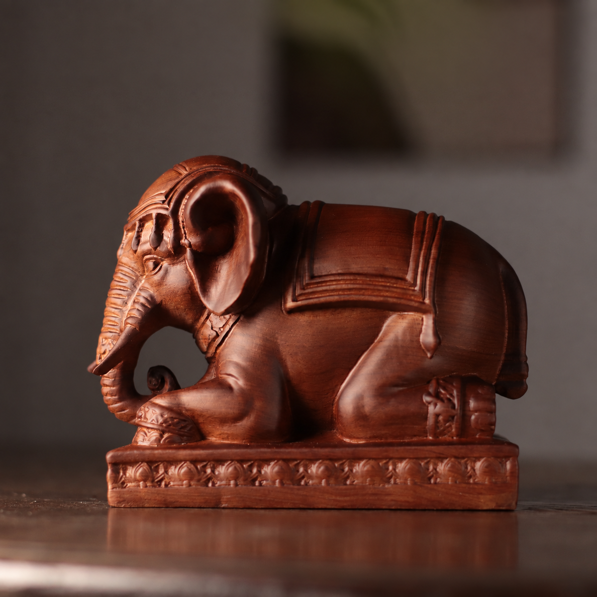 Reclining Elephant Sculpture in Padauk Wood — Product photo 1