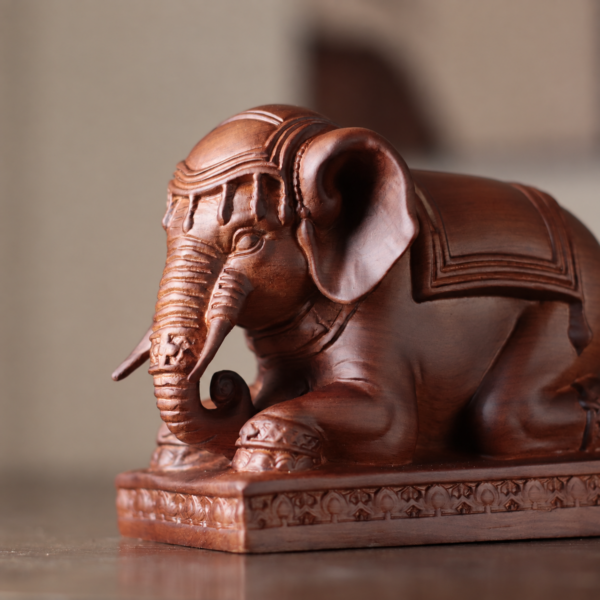 Reclining Elephant Sculpture in Padauk Wood — Product photo 3