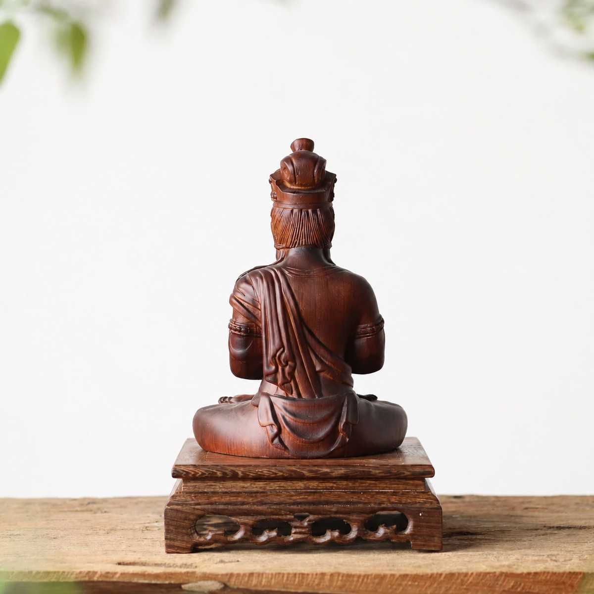 Vairocana Buddha Statue in Padauk Wood — Product photo 6