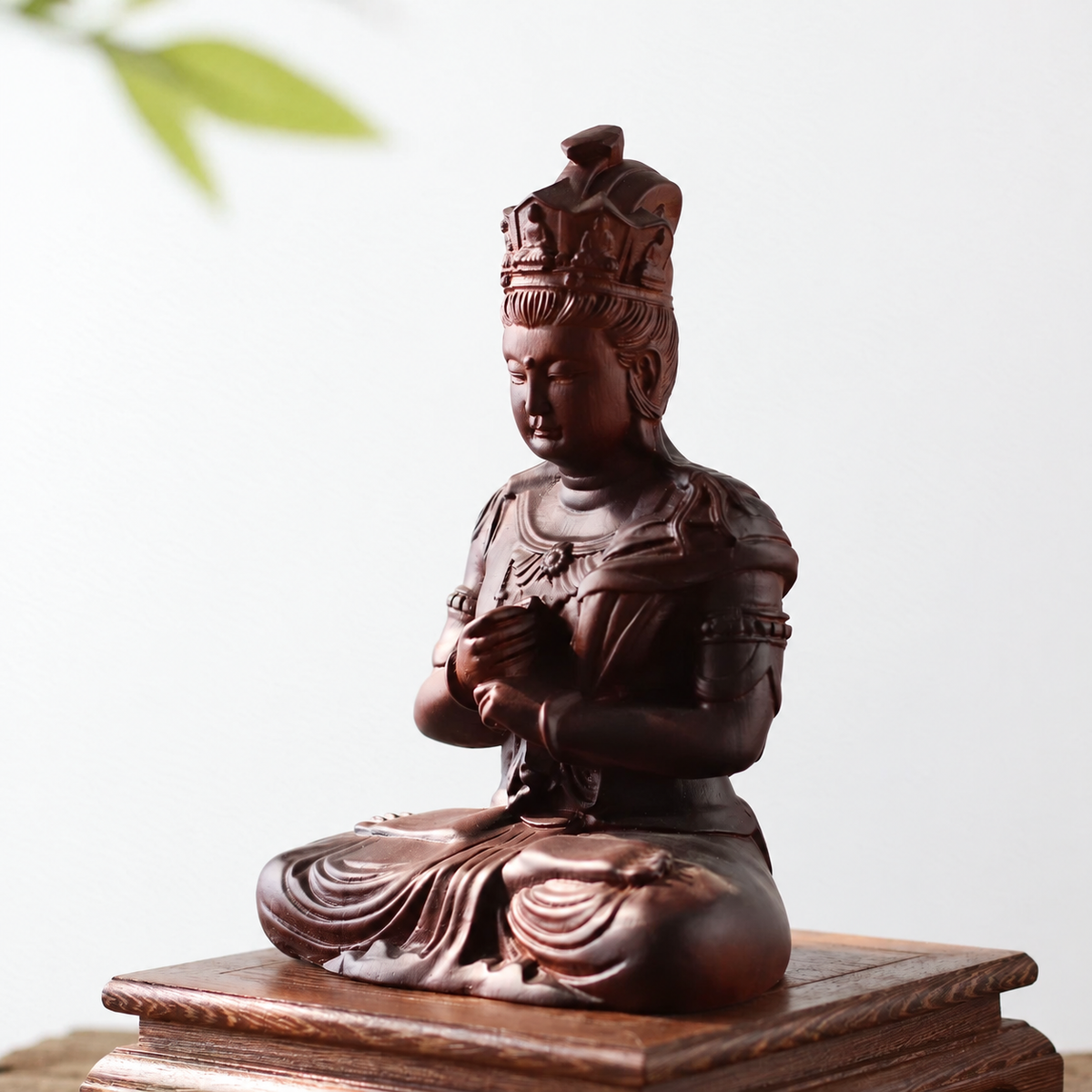 Vairocana Buddha Statue in Padauk Wood — Product photo 3