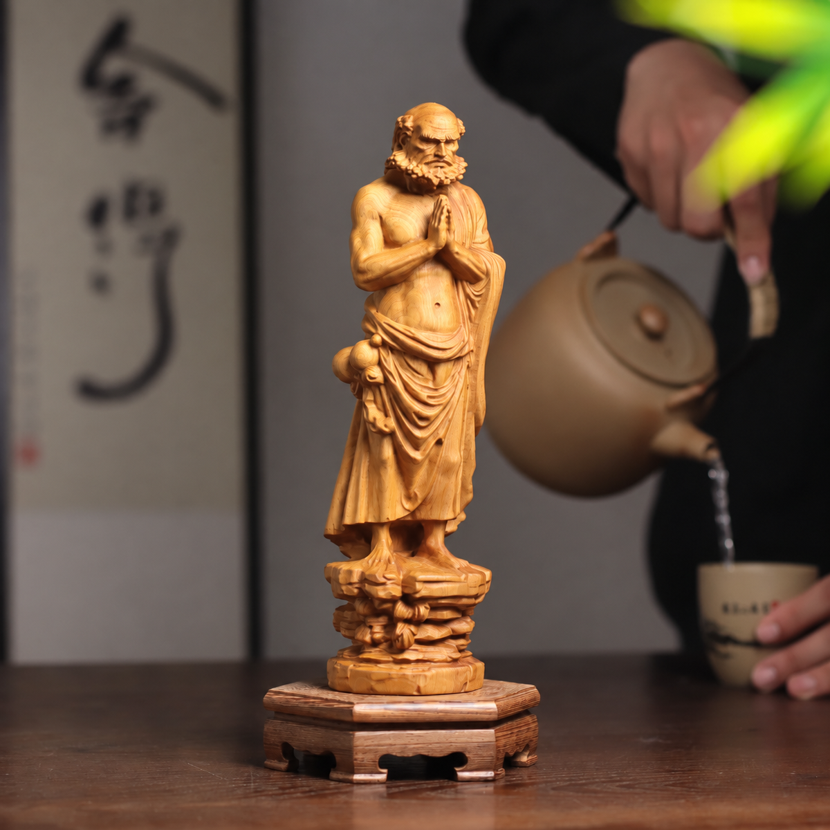 Praying Bodhidharma Statue in Cypress Wood — Product photo 4