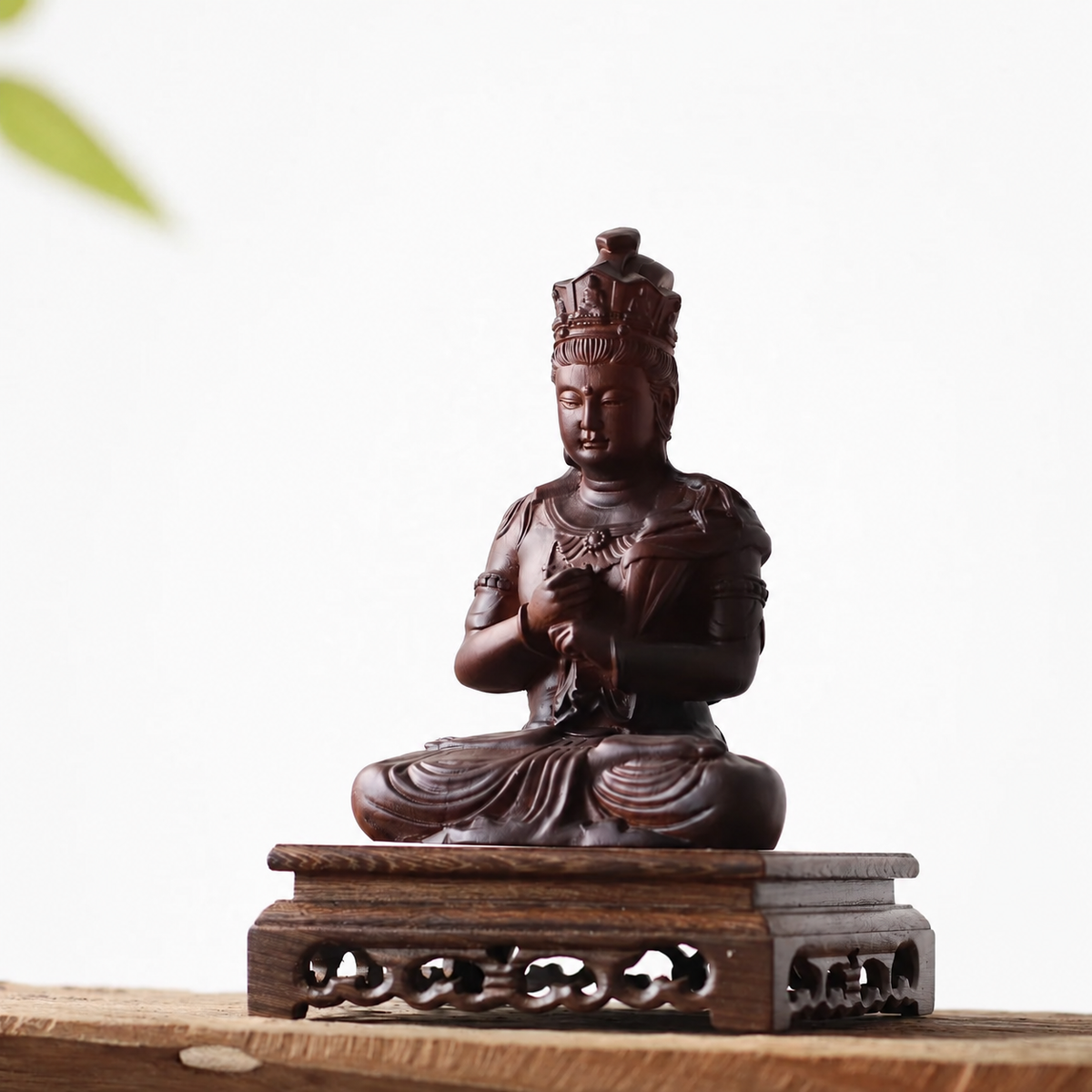 Vairocana Buddha Statue in Padauk Wood — Product photo 4
