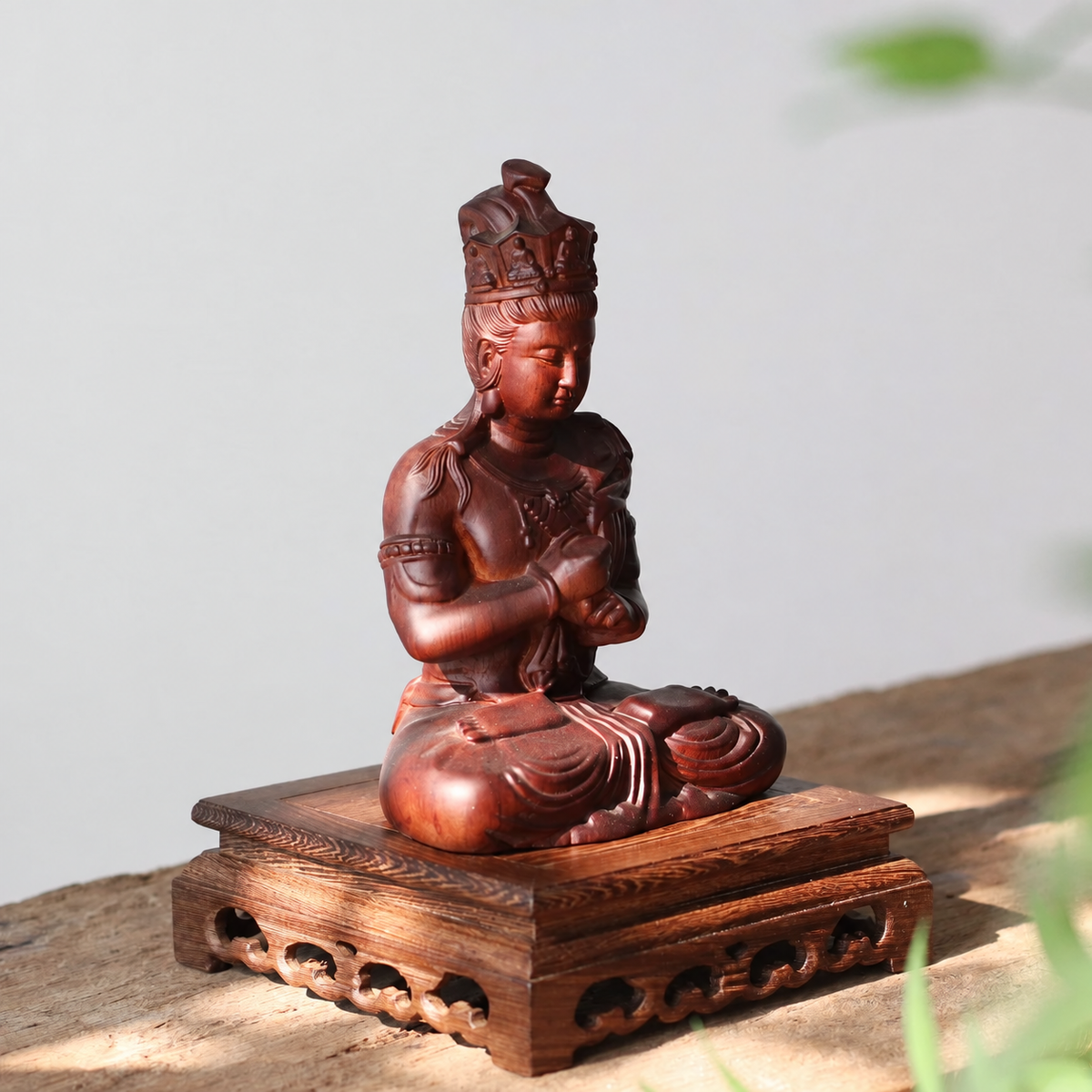 Vairocana Buddha Statue in Padauk Wood — Product photo 5