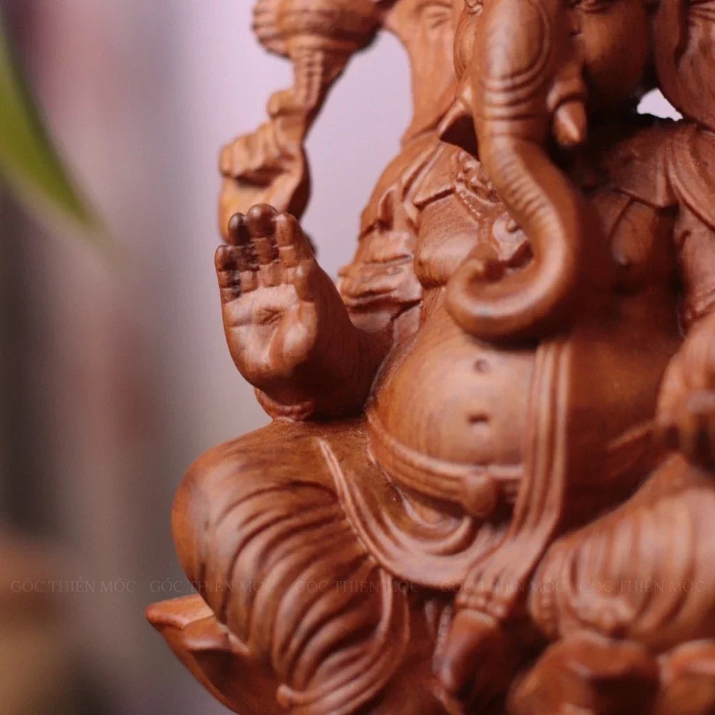 Ganesha Statue in Hand-Carved Padauk Wood — Product photo 4