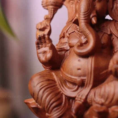 Ganesha Statue in Hand-Carved Padauk Wood — Product photo 4