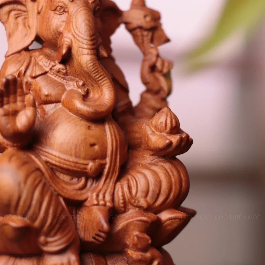 Ganesha Statue in Hand-Carved Padauk Wood — Product photo 3